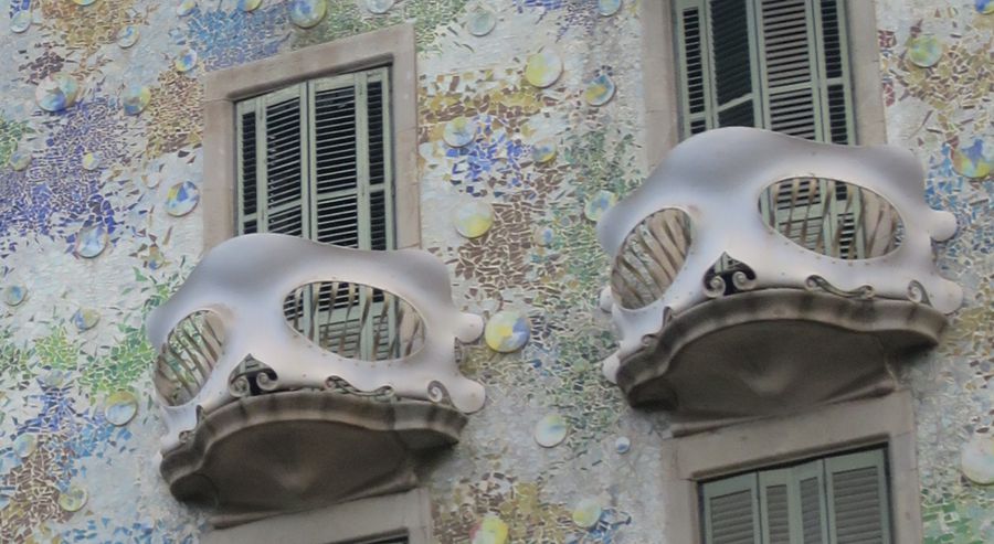 <p>detail from the Passeig de Gracia facade</p>